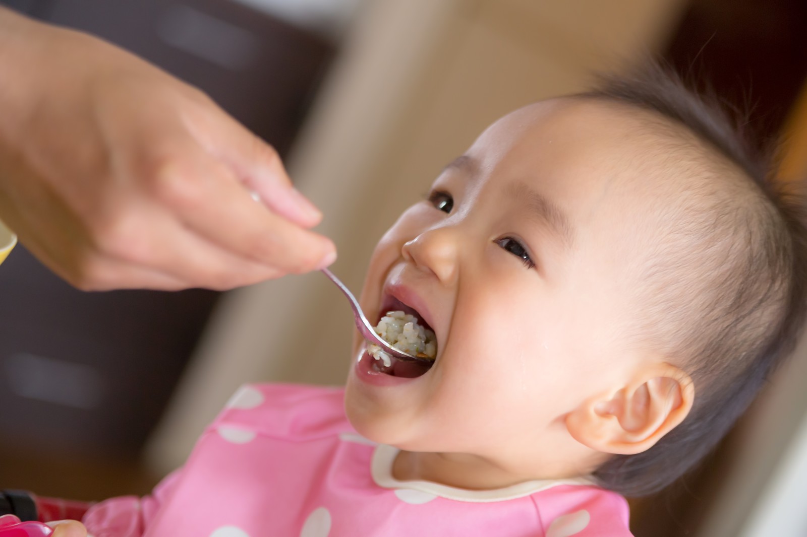 子供がご飯を食べない。食事に集中させる秘訣とは！？